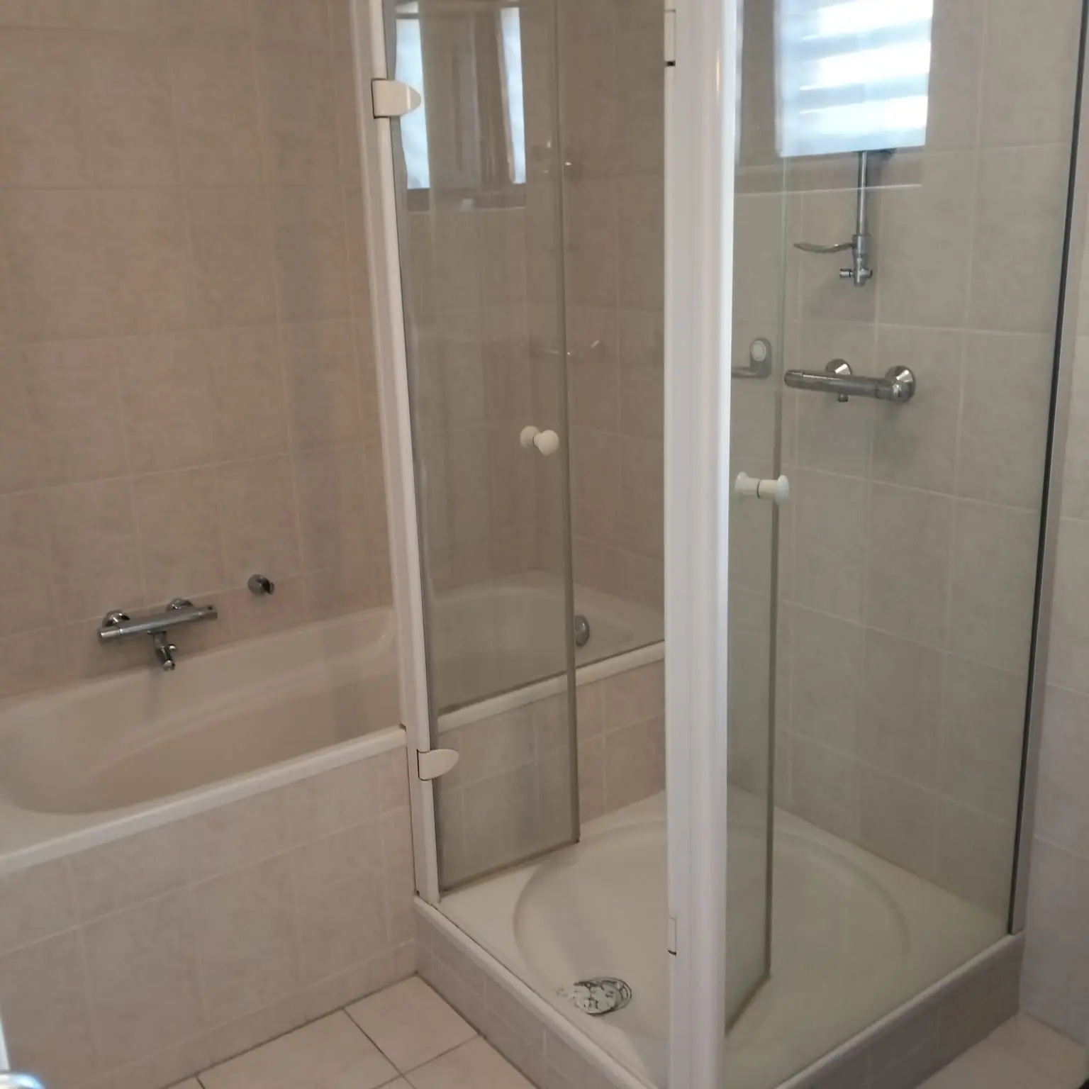 Marmerlook badkamer voor renovatie