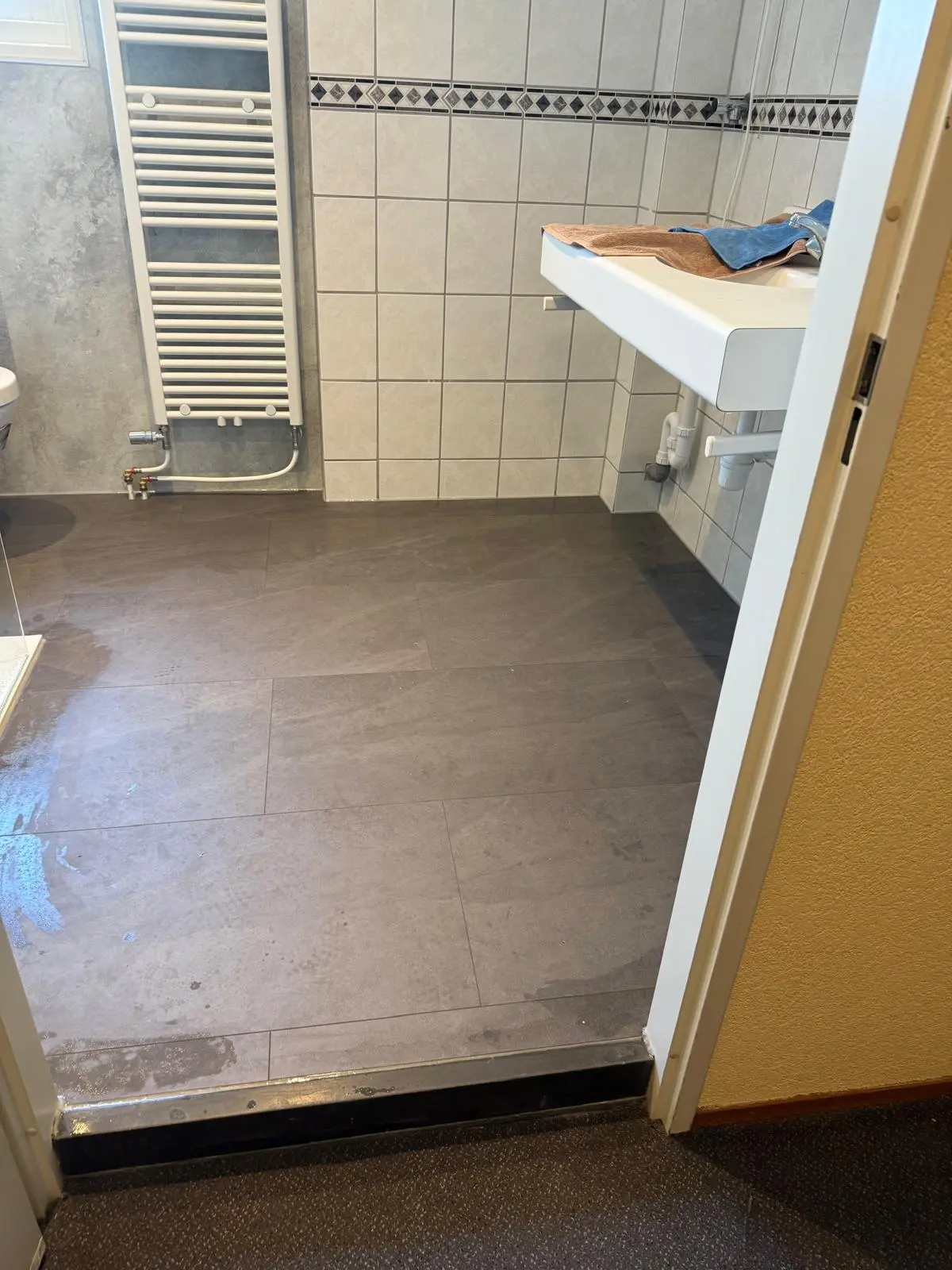 Marmerlook badkamer voor renovatie
