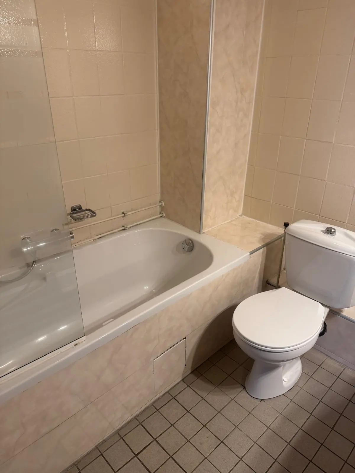 Marmerlook badkamer voor renovatie
