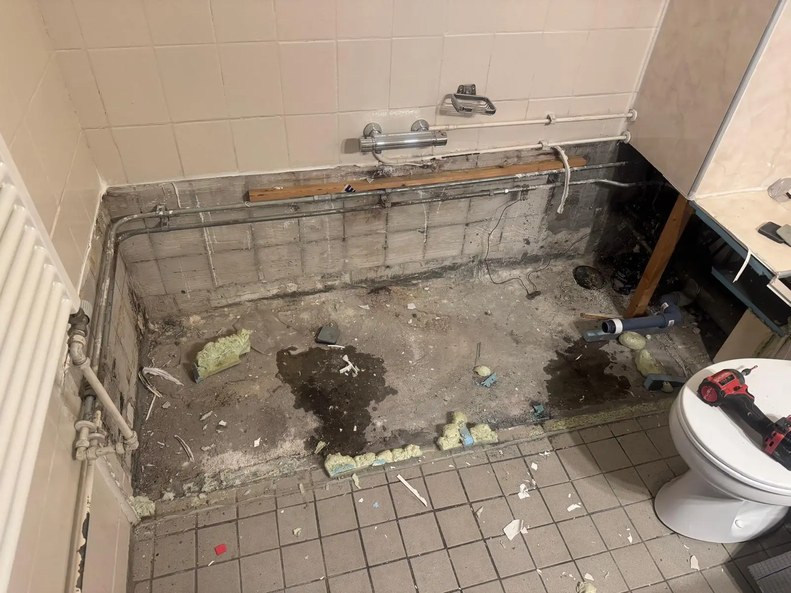 Marmerlook badkamer voor renovatie