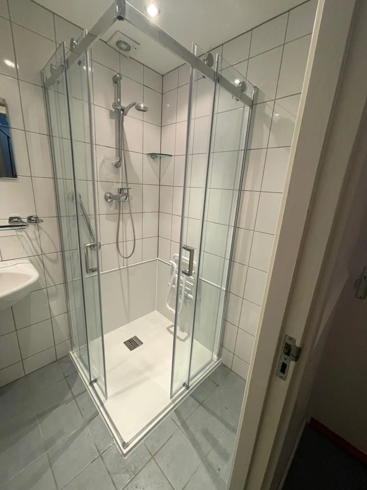 Marmerlook badkamer voor renovatie