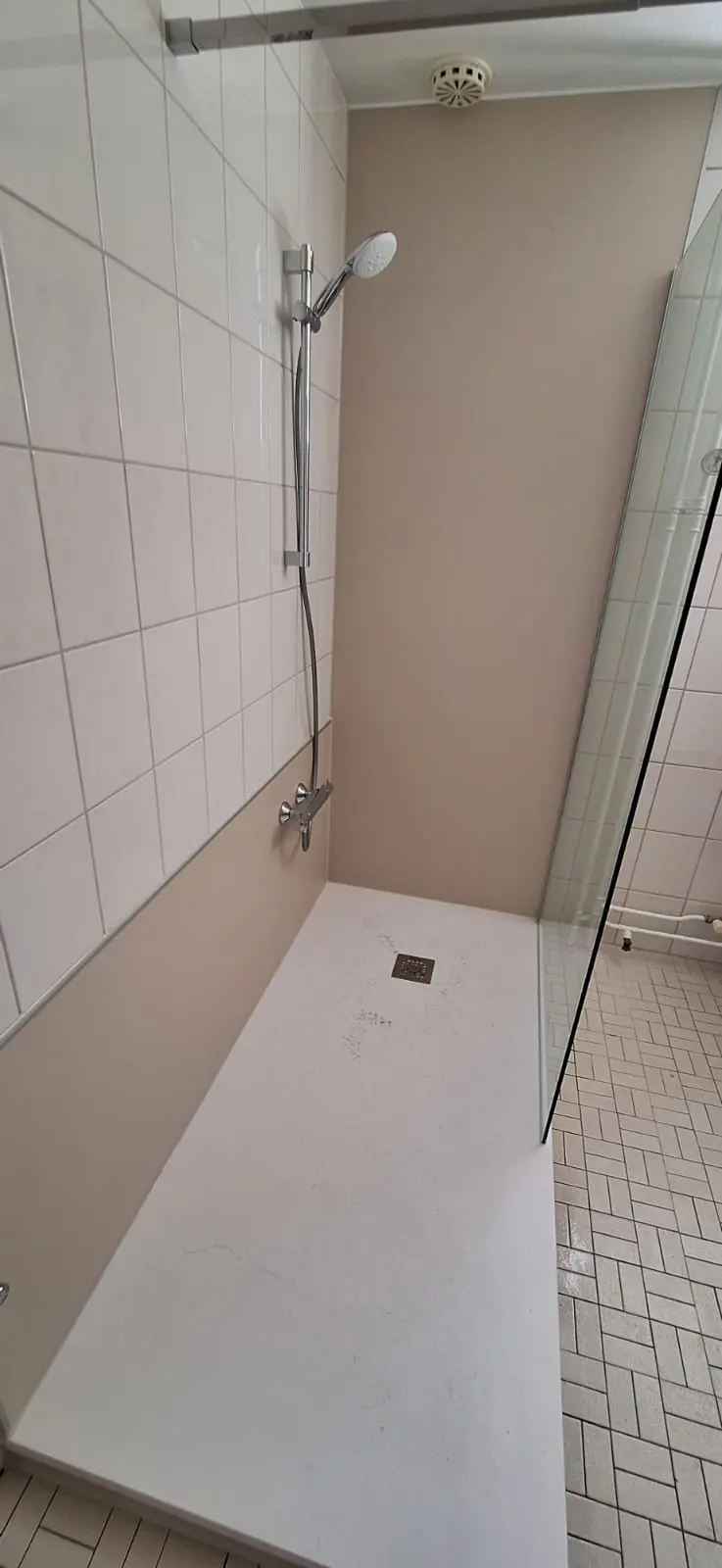 Marmerlook badkamer voor renovatie
